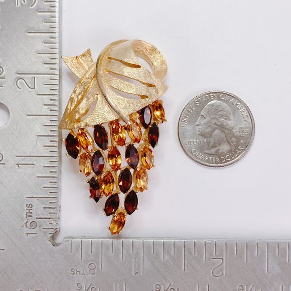 VTG Mid Century Amber Rhinestone Grape Cluster Brooch Gold Tone 1950s Sparkly - Picture 10 of 11
